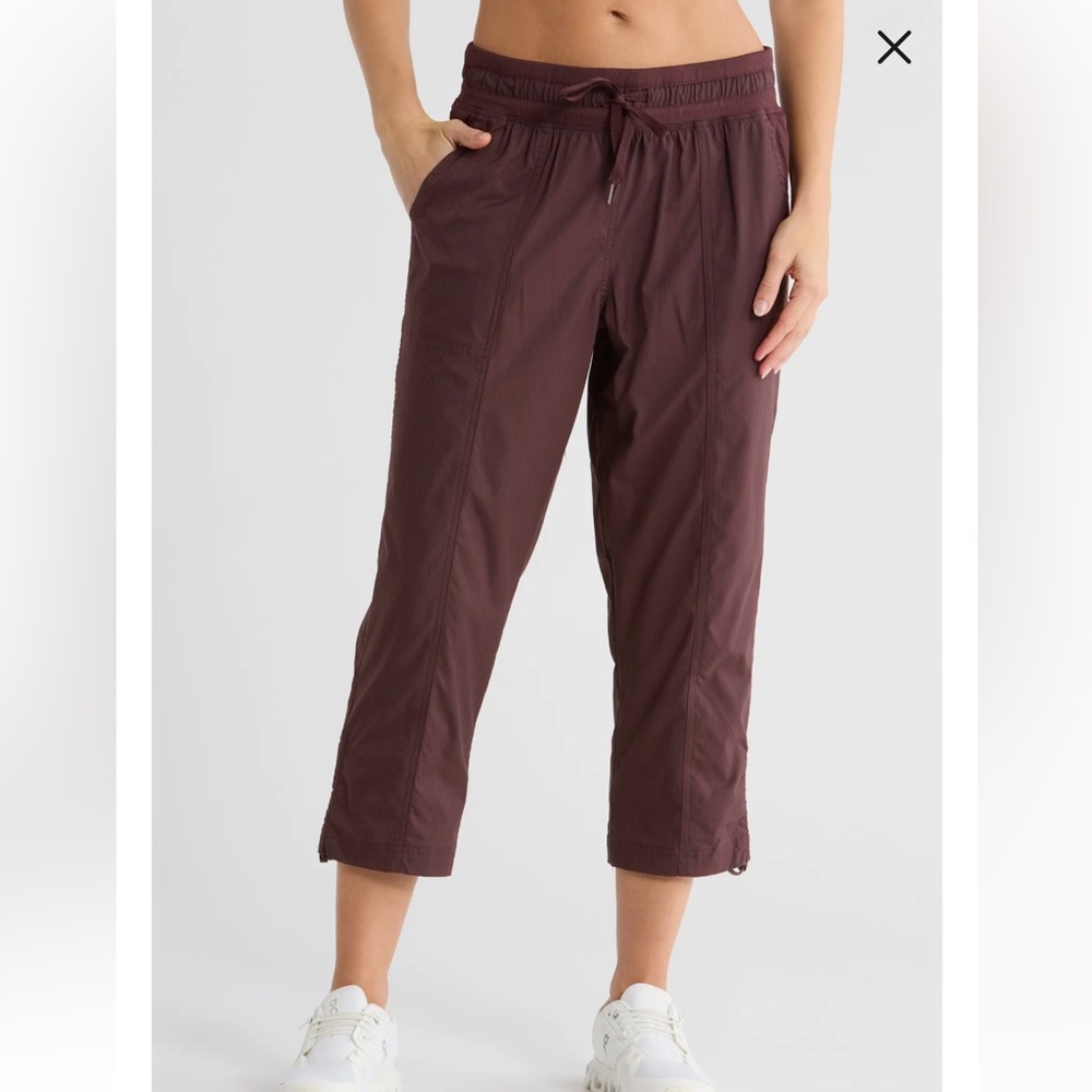 Apana Cropped Joggers